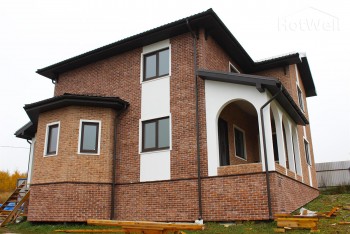 Монтаж дома из СИП панелей, фасадная плитка Каньон Конаковский кирпич К37 и К40