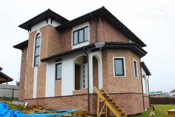 Монтаж дома из СИП панелей, фасадная плитка Каньон Конаковский кирпич К37 и К40